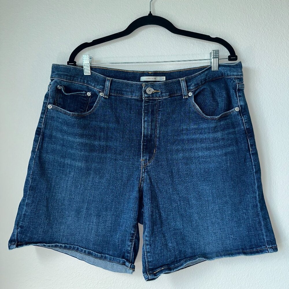 Levi’s “Classic Short” for women